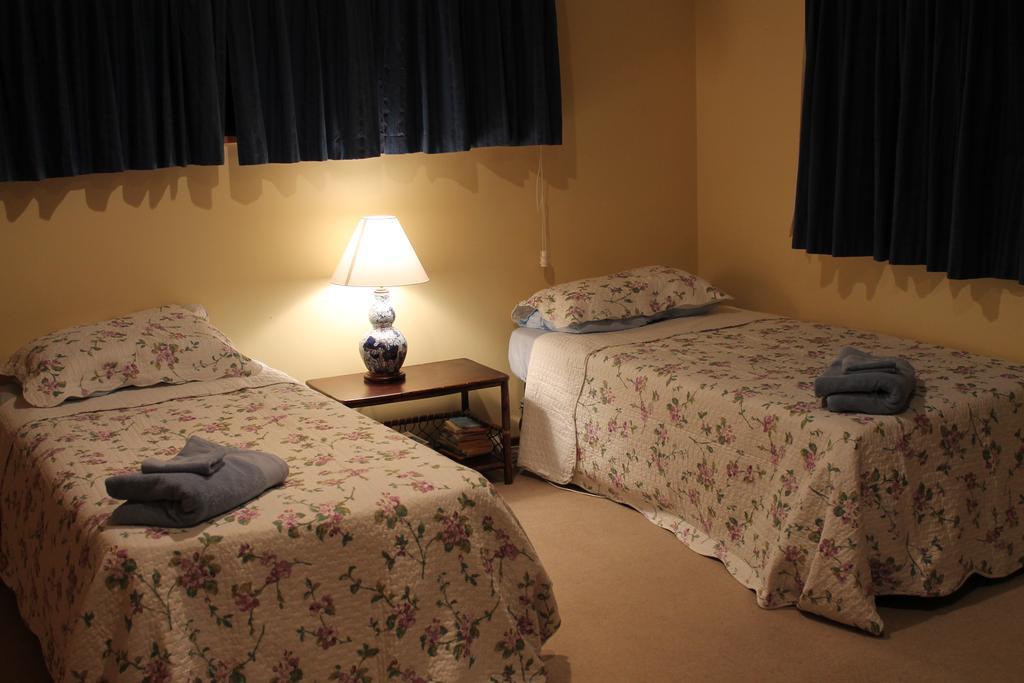 Aroha Riccarton Bed And Breakfast Крайстчърч Стая снимка